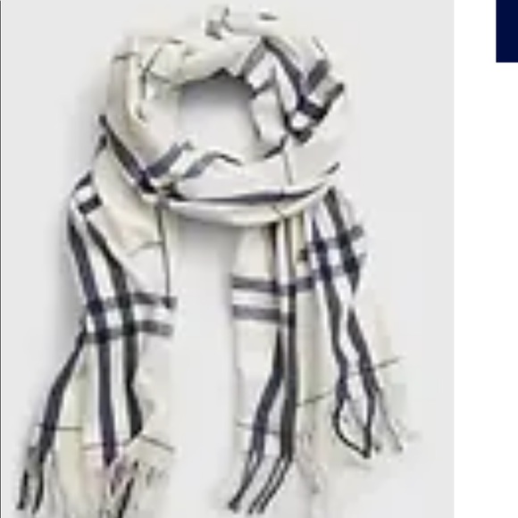 GAP Scarf - Picture 1 of 3